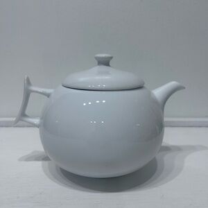 H&H Hotel White Porcelain Microwave, Dishwasher & Oven Safe Made in China Teapot